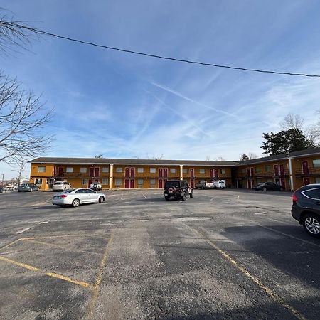 Economy Inn & Suites Harrisburg Exterior photo