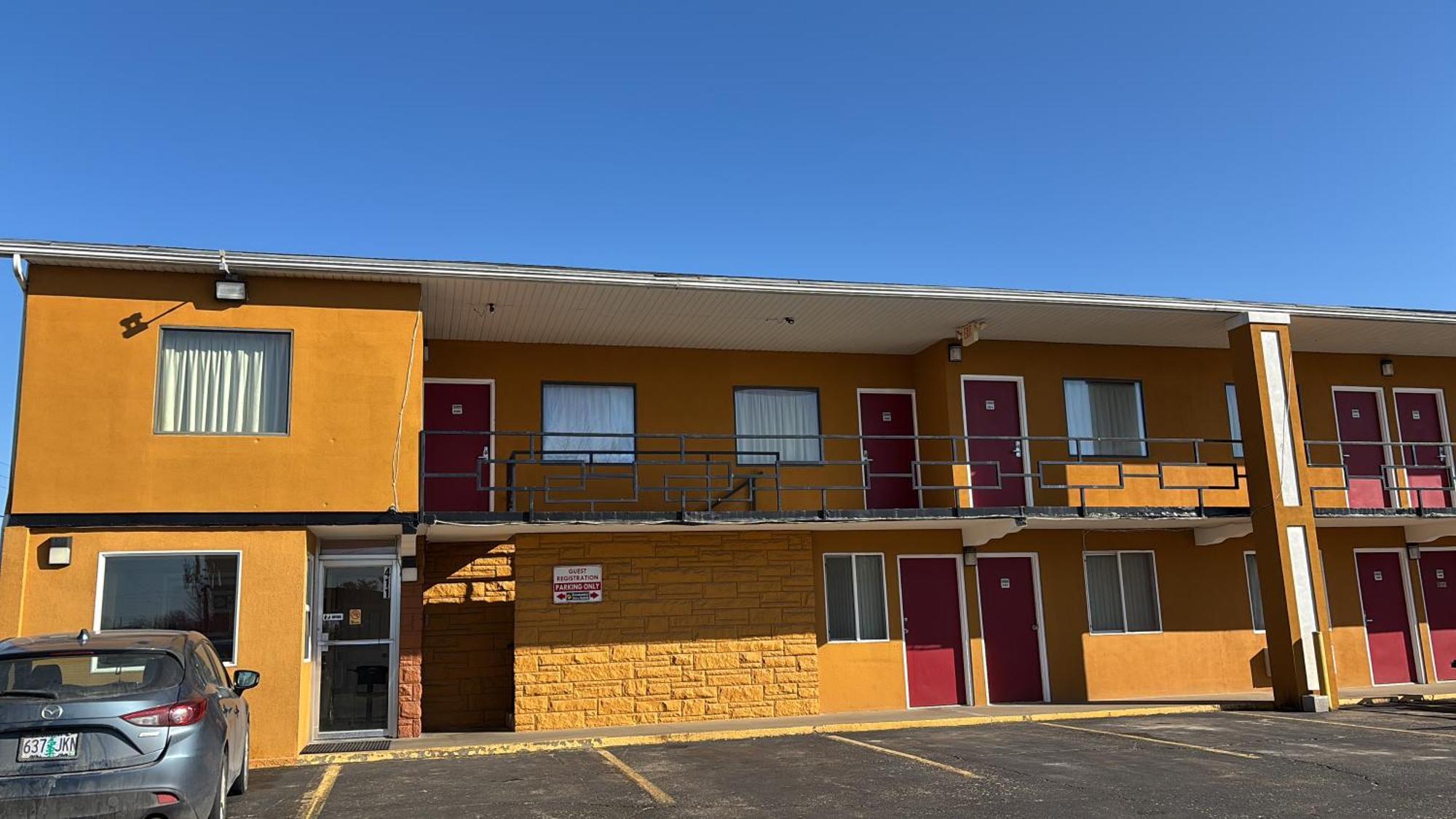 Economy Inn & Suites Harrisburg Exterior photo